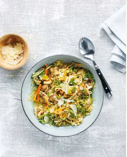 Risotto van bloemkool met paddenstoelen en noten