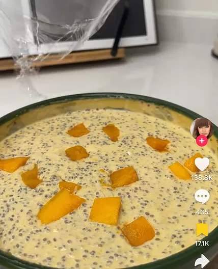 Mango chia pudding