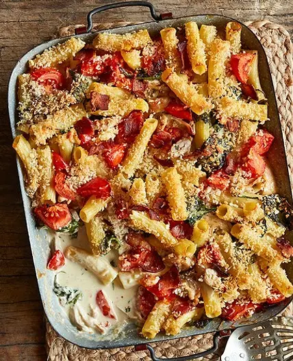 Chicken, spinach & bacon alfredo pasta bake