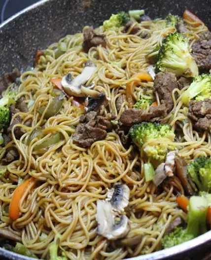 Québécois Chinese-Inspired Spaghetti Stir-Fry