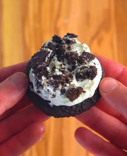 49 Calorie Frosted Oreo Chocolate Cookie