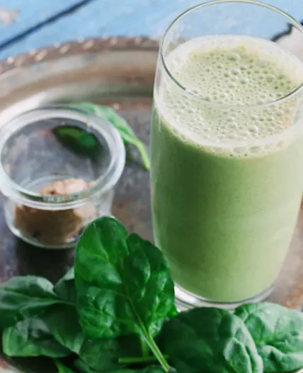 Superpower banana, almond and spinach smoothie