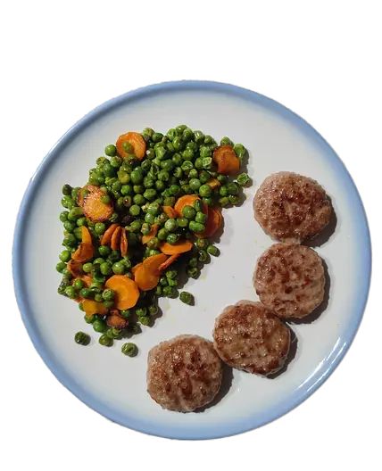GUISANTES CON ZANAHORIAS Y MINI HAMBURGUESAS