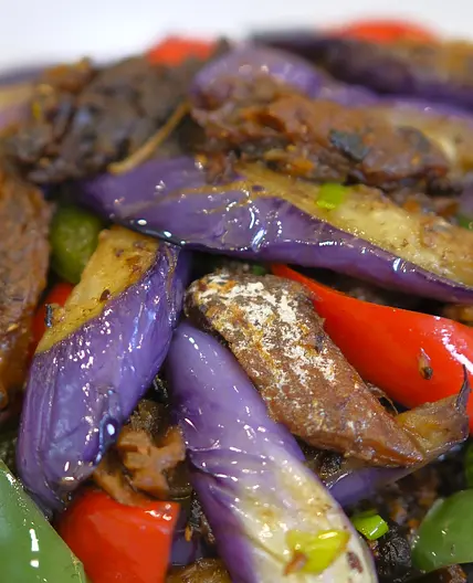Stir Fry Eggplant with Fried Dace (豆豉鲮鱼烧茄子)