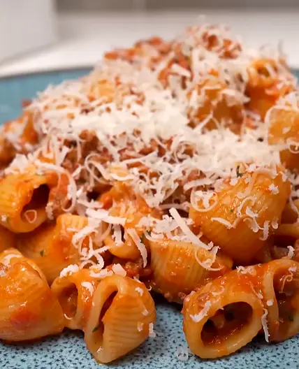 Creamy Tomato Shell Pasta with Ground Beef