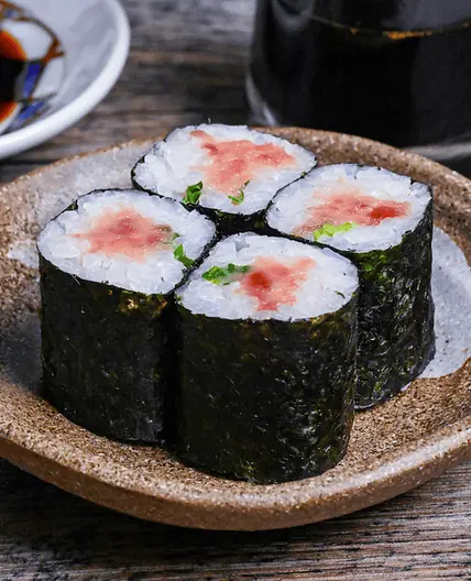Negitoro Maki (Mashed Tuna & Green Onion Sushi Rolls)