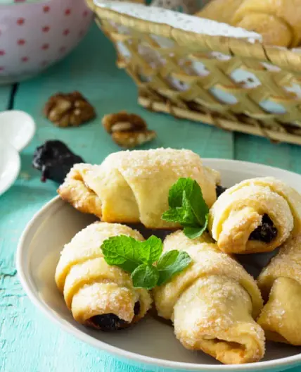 Mini-croissants aux pruneaux