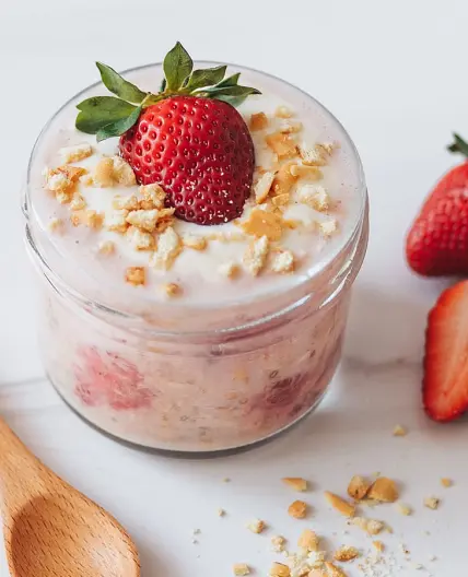 Strawberry Cheesecake Overnight Oats