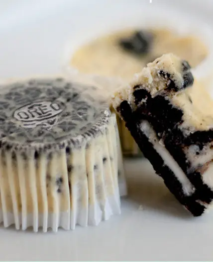 Cookies and Cream Cheesecake Cupcakes