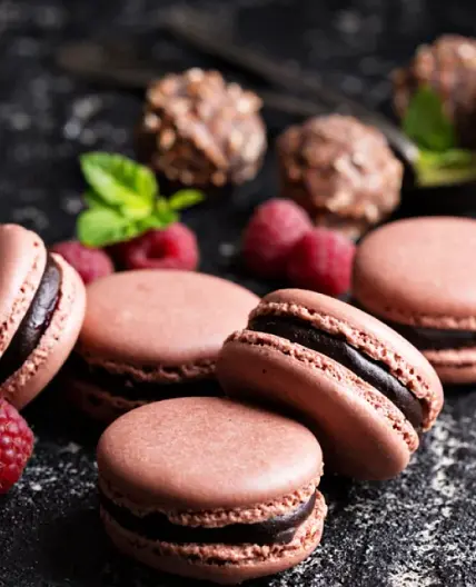 Macarons chocolat-framboise