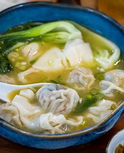 BETTER THAN TAKE OUT – Chicken Wonton Soup (千里香馄饨)