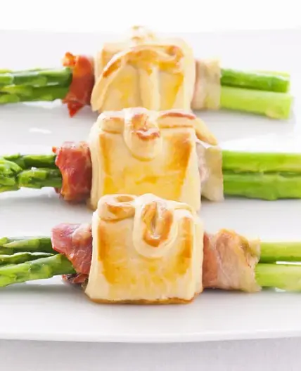 Bouchée d'asperges vertes au jambon cru