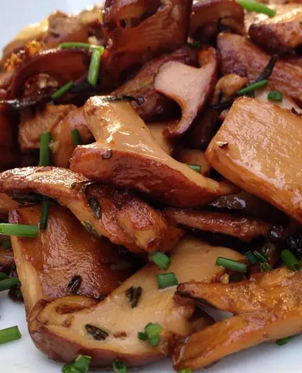 Garlic and Thyme Pan Seared Mushrooms