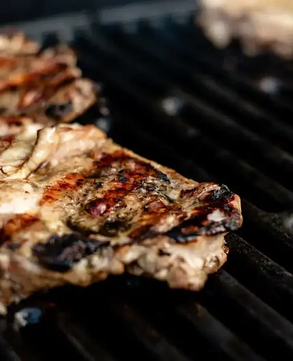 Cuisses de poulet au barbecue marinées à l'ail, au gingembre et au citron vert