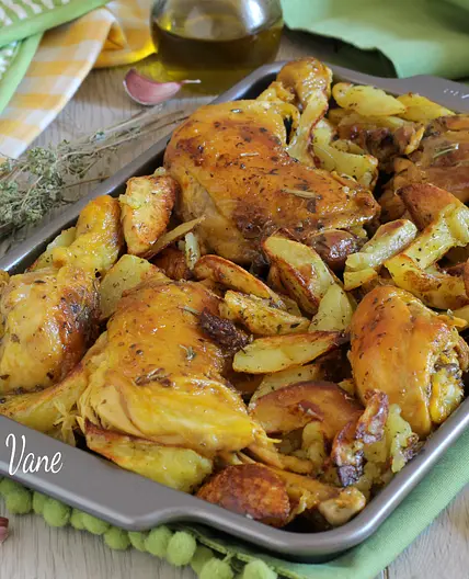 POLLO ARROSTO CON PATATE AL FORNO