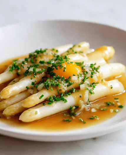 In Miso geschmorte weisse Spargeln
