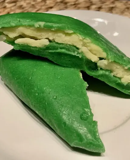 Banh Com - A Vietnamese Green Rice Recipe