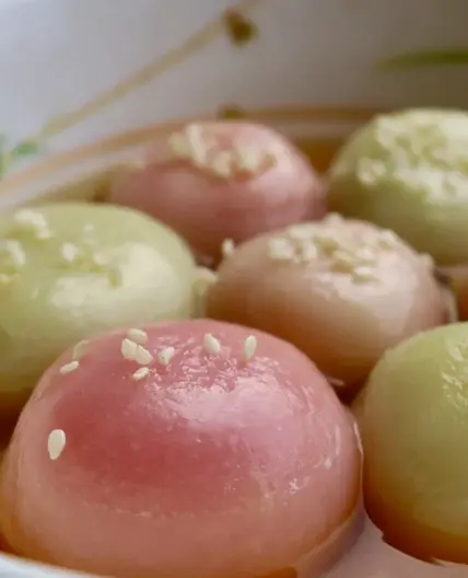Vietnamese Glutinous Rice Balls (Chè Trôi Nước)