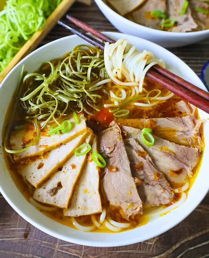 Bun Bo Hue Recipe (Vietnamese Beef and Vermicelli Noodle)