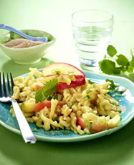 Apple spaetzle