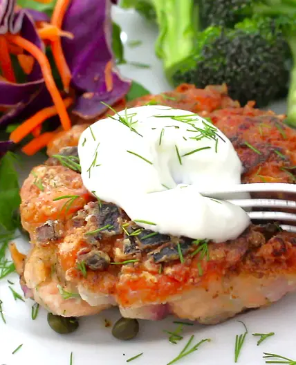 Salmon Burgers with Lemon Dill Sauce