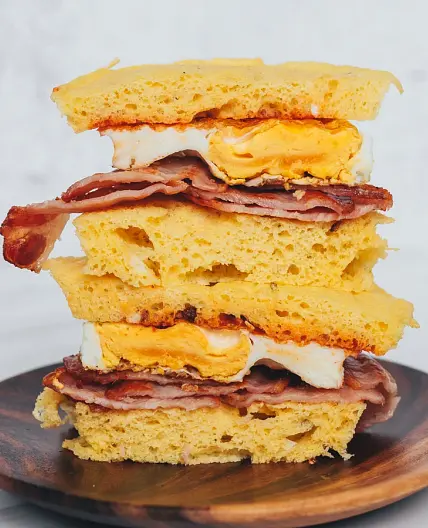 Low-Carb Bacon and Egg Roll