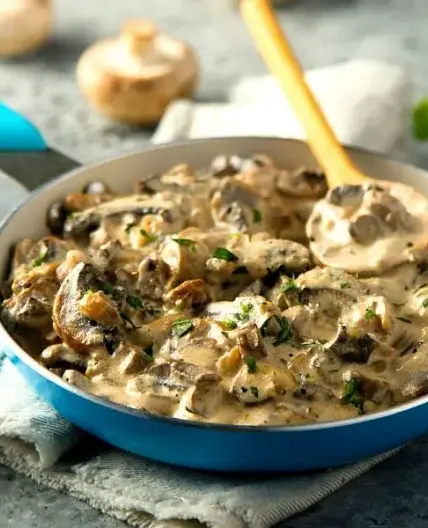 Sliced Venison in a creamy mushroom sauce, Zurich style