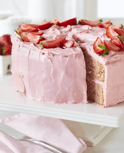 Strawberry Cake with Fresh Strawberries