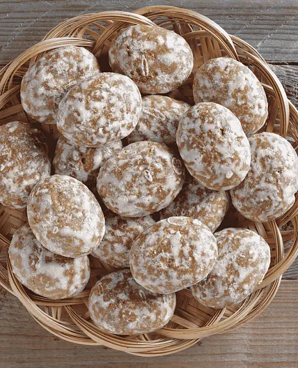 Russian Pryaniki (Spiced Honey Cookies)