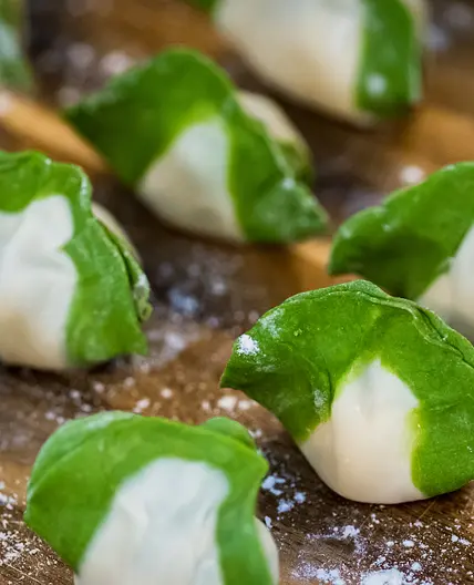 THE ART OF DUMPLINGS – Jade Cabbage with Prok Filling (翡翠白菜饺子)