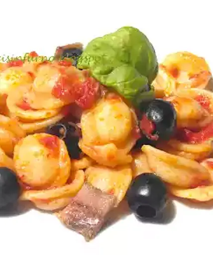 Orecchiette con alici e olive nere