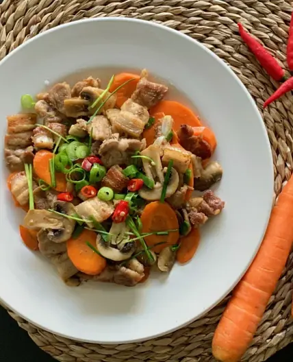Stir Fry Pork Belly with Mushrooms and Carrots