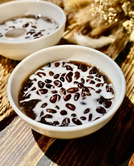 Vietnamese Black Bean Dessert (chè đậu đen)