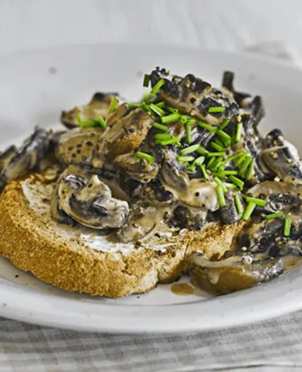 Creamy mushrooms on toast