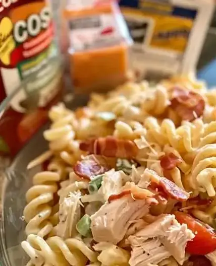 Delicious Chicken Bacon Ranch Pasta Salad Everyone Will Love