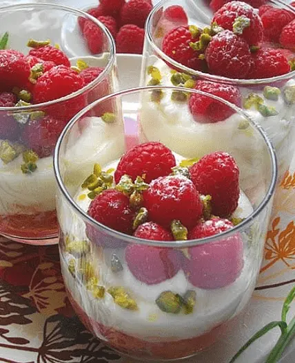 Bagatelle de tiramisu aux framboises et pistaches