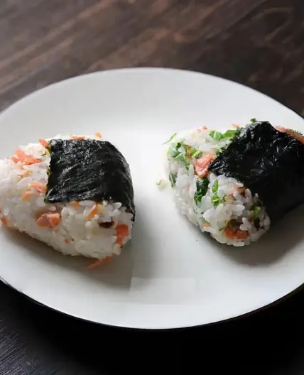 How To Make Salmon Rice Balls Or Salmon Onigiri