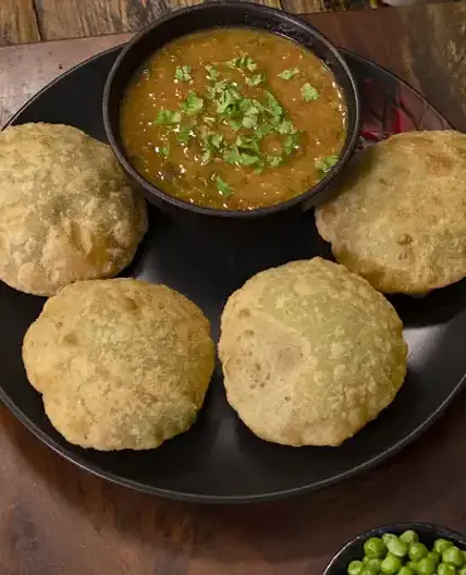 Matar Poori (Green Peas Puri)