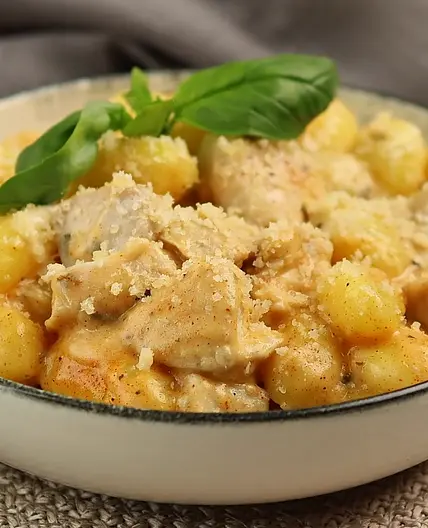 30-Minute Garlic Chicken Gnocchi Skillet (+Video)
