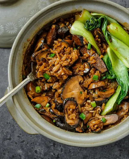 Hong Kong-Style Clay Pot Rice with Mushroom and Tofu