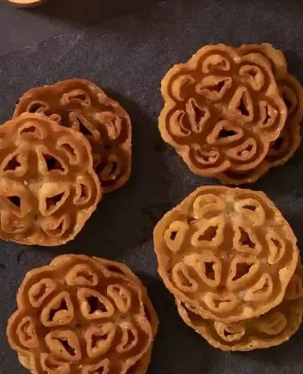 Eggless Rose Cookies