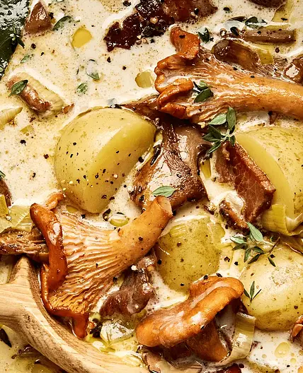 Slow Cooker Mushroom, Leek & Italian Sausage Soup