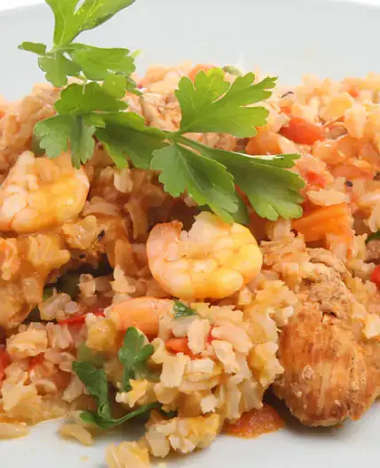 Riz sauté aux crevettes et poulet