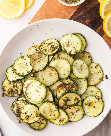 Crispy Air Fryer Zucchini Slices Without Flour (Naturally Low-Carb)