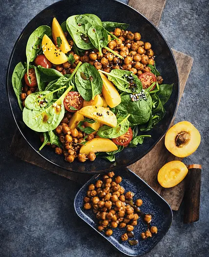 Nordafrikanischer Kichererbsensalat (Aprikose • Spinat • Ras el-Hanout)