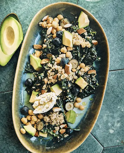 Proteinbombe mit Blaubeeren (Grünkohl • Quinoa • Kichererbsen)