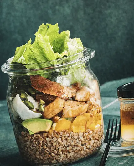Buchweizen mit Honighähnchen (Blutorange • Avocado • Pistazien)
