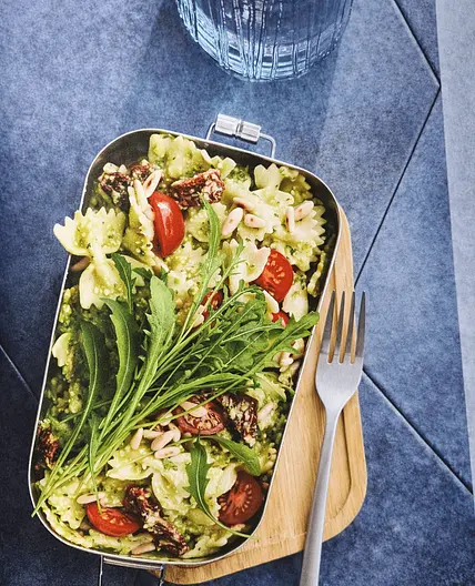 Nudelsalat mit Erbsen-Pesto (Farfalle • Rucola • Tomaten)