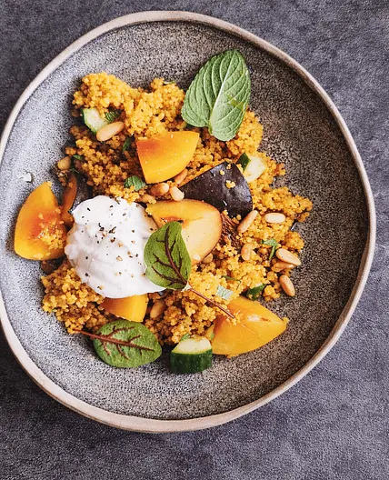 Marokkanischer Couscous-Salat mit Köfte