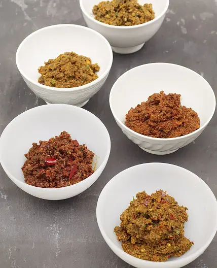 Easy homemade curry pastes